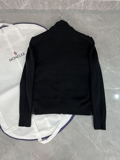 ハイクオリティダウンジャケット側面デザイン